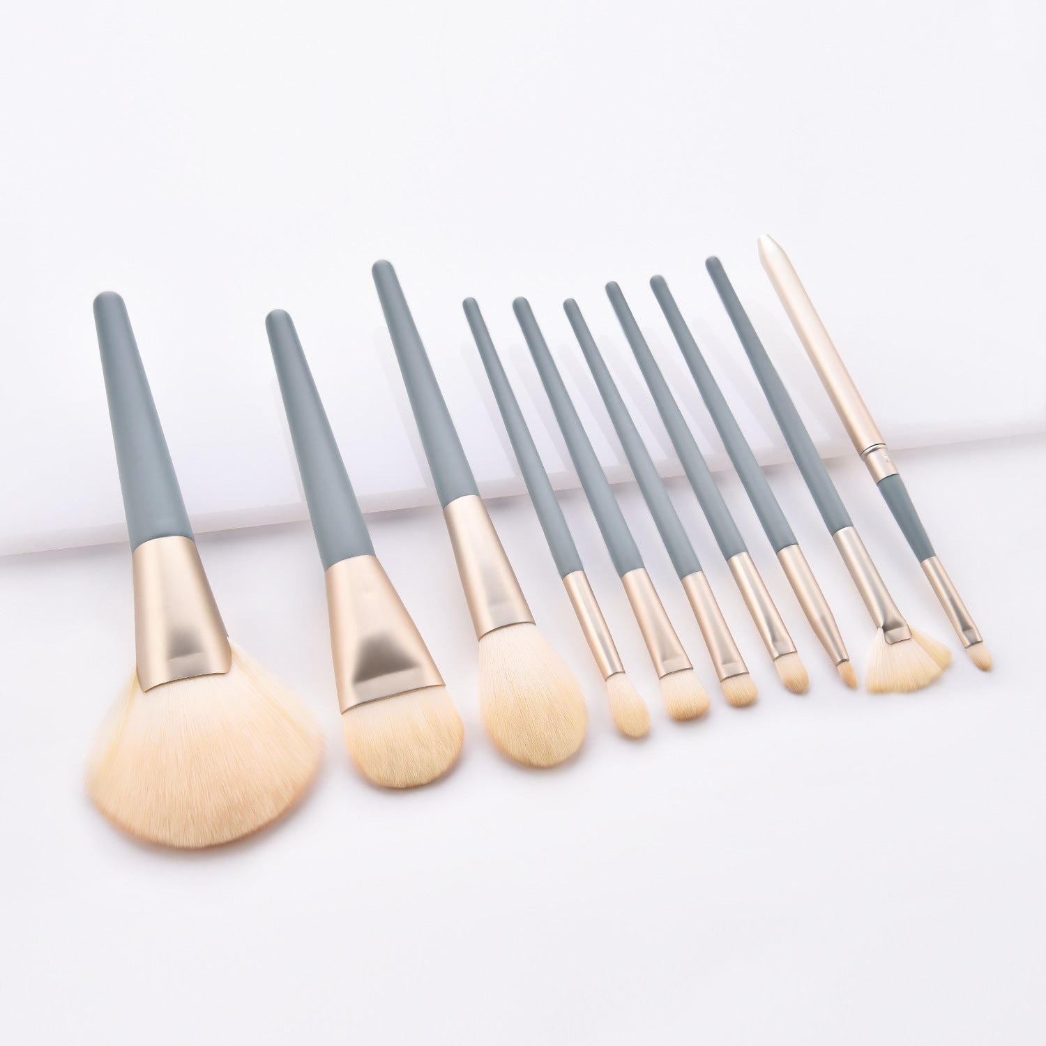 Beauty tools makeup brush - Opaline Glam Beauty