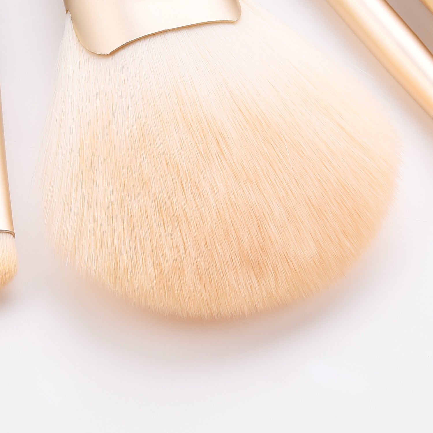 Beauty tools makeup brush - Opaline Glam Beauty